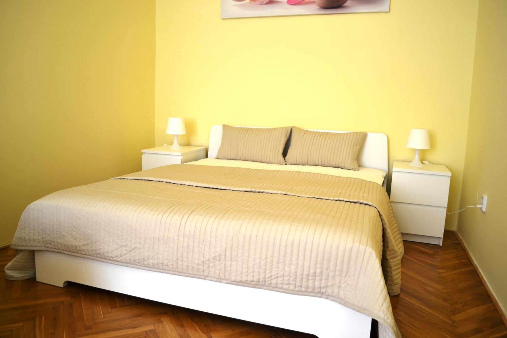 Sunflower 2Bdr Flat By Ruterra Prága Kültér fotó