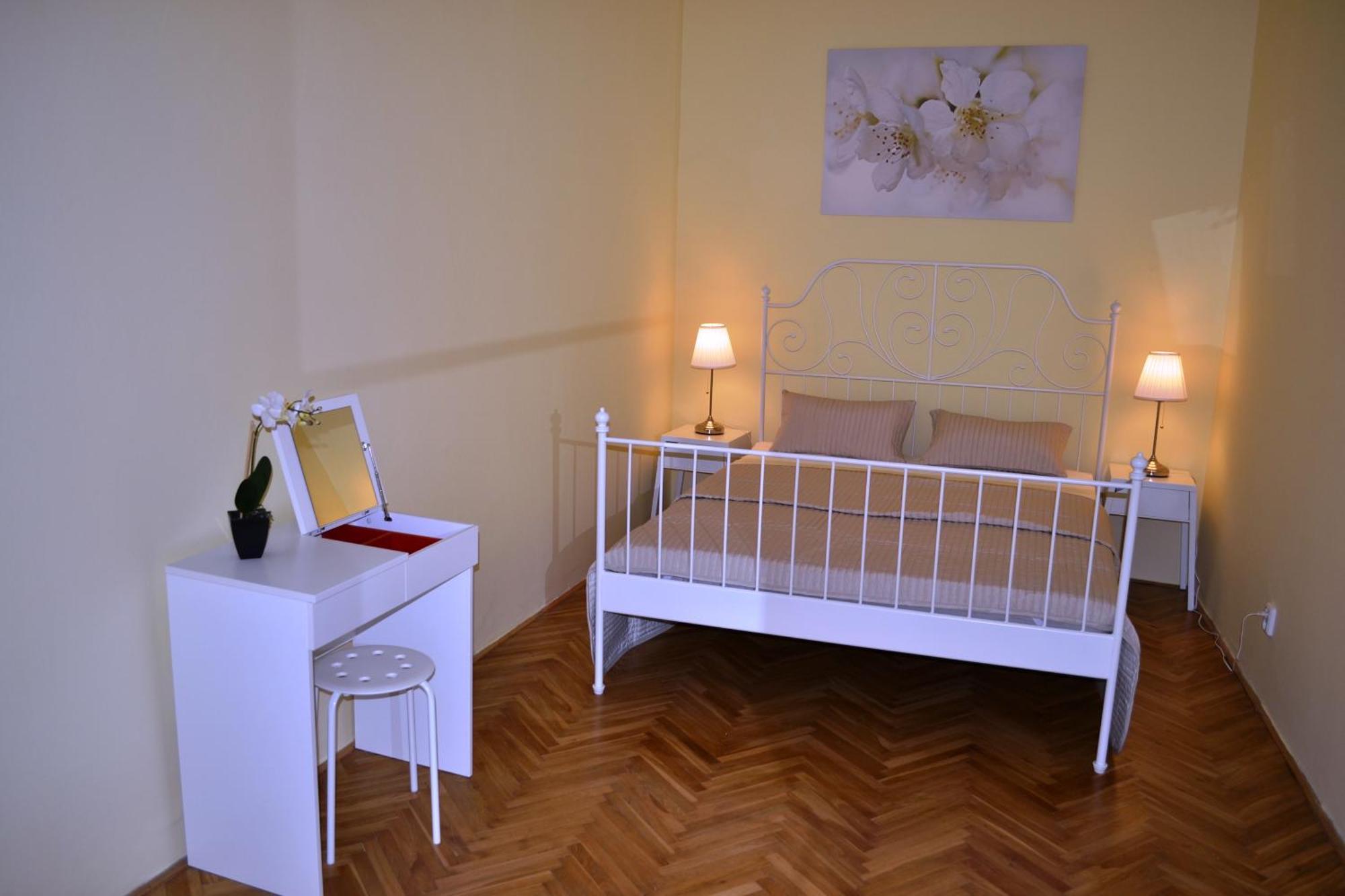 Sunflower 2Bdr Flat By Ruterra Prága Kültér fotó
