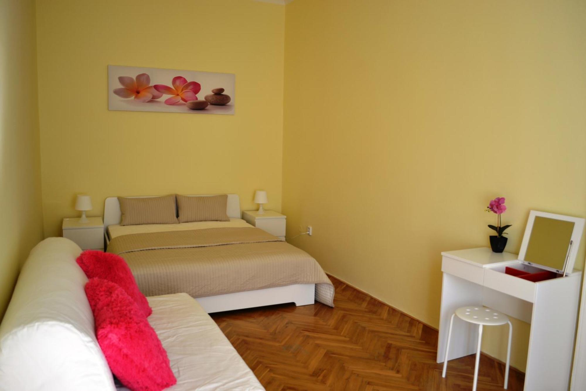 Sunflower 2Bdr Flat By Ruterra Prága Kültér fotó